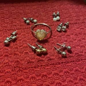 Stud earrings for days + bonus heart 💜 ring